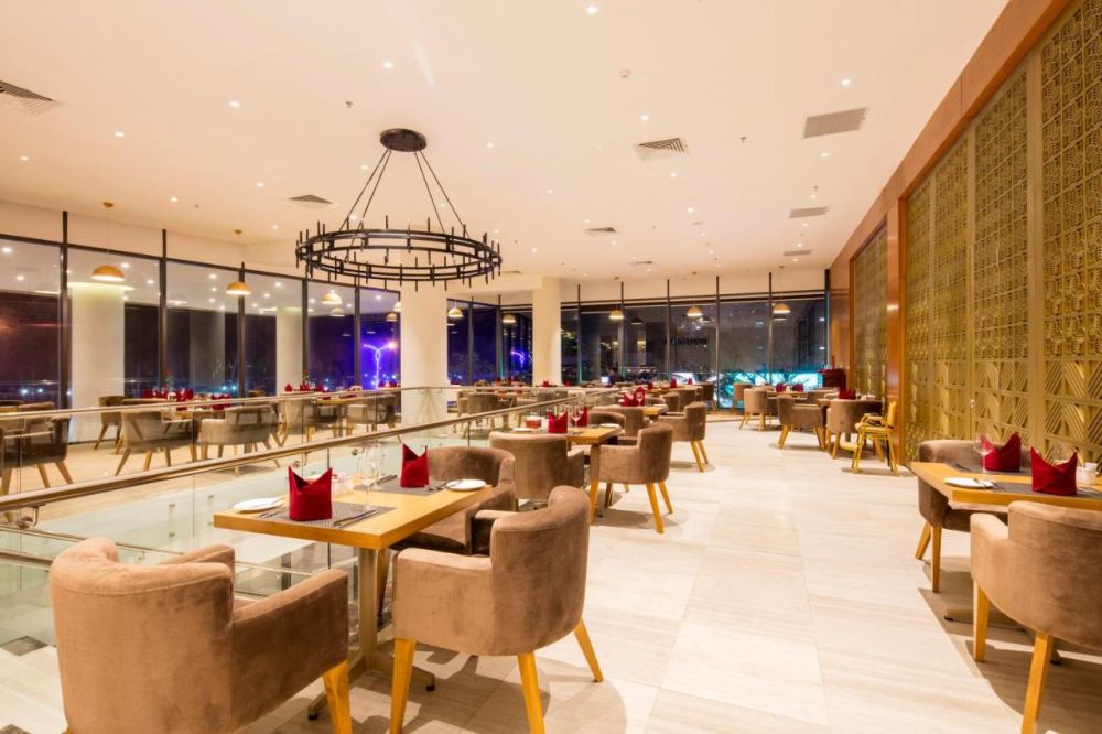 Star City Hotel & Condotel Beachfront Nha Trang 4+