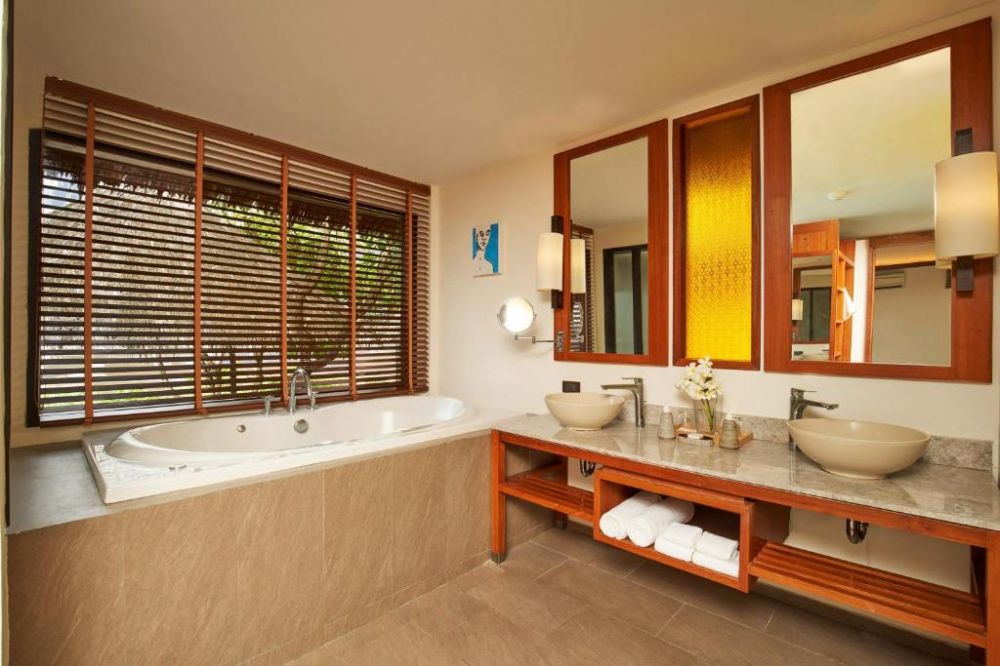 Beachfront Junior Suite, Saii Phi Phi Island Village (ex. Phi Phi Island Village Beach Resort) 5*