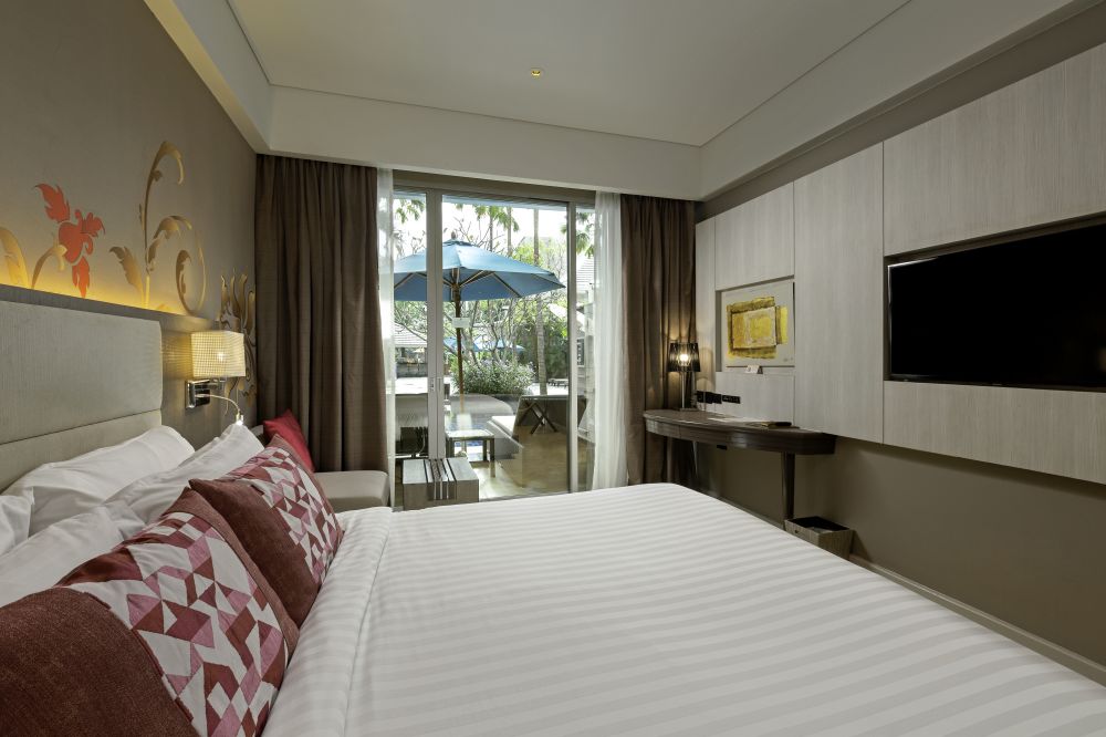 Deluxe Pool Access, Grand Mercure Phuket Patong 5*