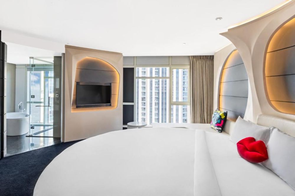 Round Bed Valor Suite, V Hotel Curio Collection by Hilton (Adults Only 18+) 5*