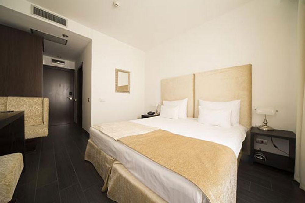 French / Twin Standard, Astoria Budva 4*
