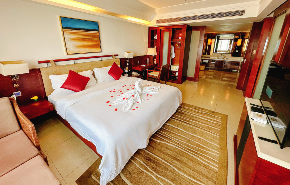 Deluxe Seaview Suite, Sanya Marina Sea View Hotel (ex.Marina Spa Hotel Sanya) 4*