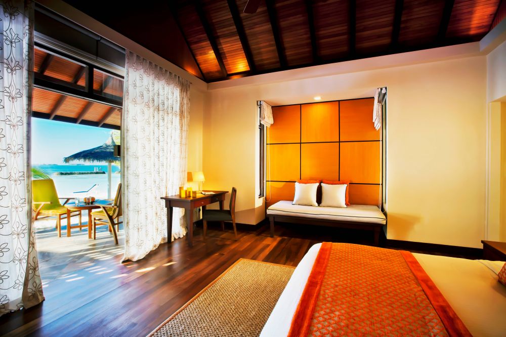 Beachfront Deluxe Bungalow, Niva Kurumba Maldives (ex. Kurumba Maldives) 5*