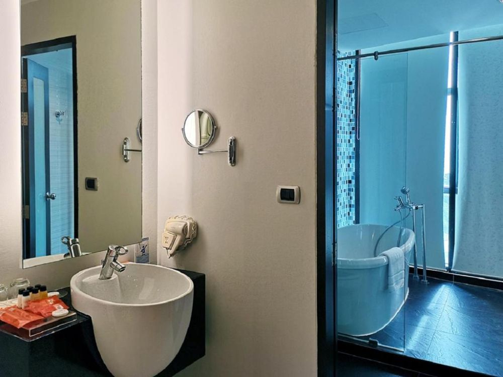 2-Bedroom Oceanfront Royal Suite, The Zign Hotel & Premium Villas 5*