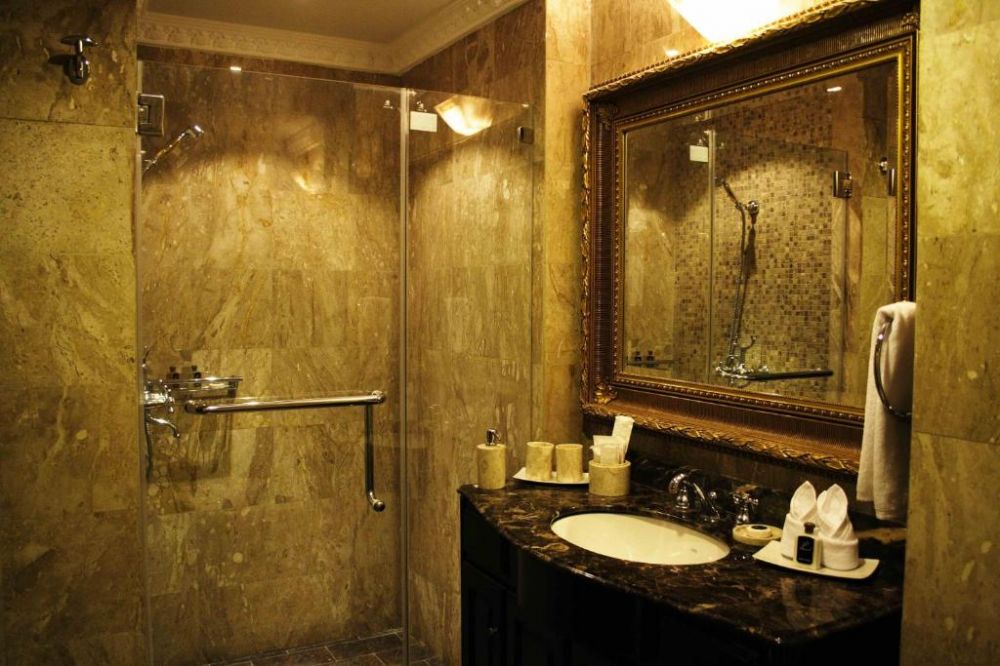 Two Bedroom Suite, Four Seasons Place 3+