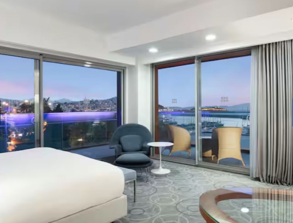 Hilton Deluxe Room Marina View French & Twin Bed, Double Tree Hilton Kusadasi 