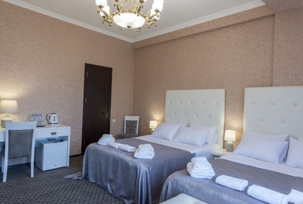 Quadriple City View, Piazza Tbilisi 3*