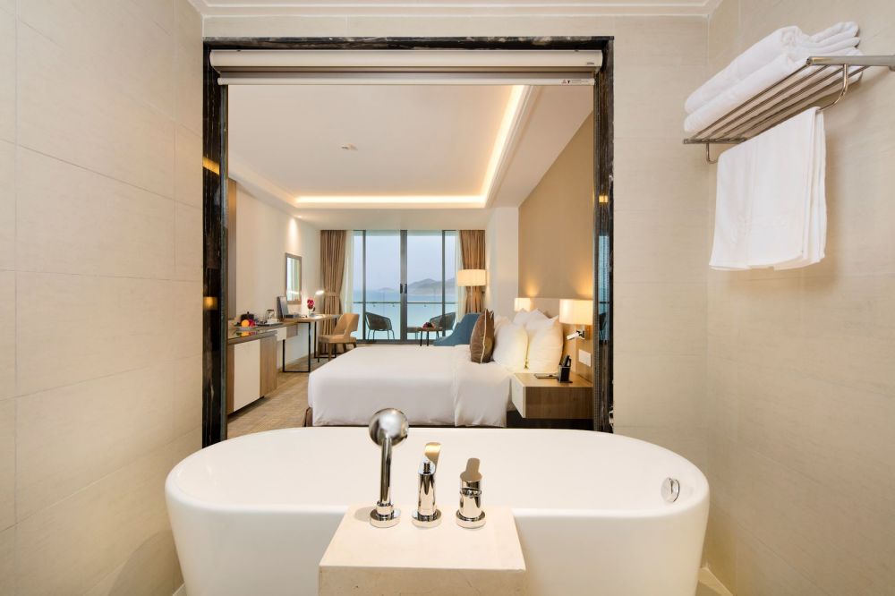 Premier Deluxe, Comodo Nha Trang 5*