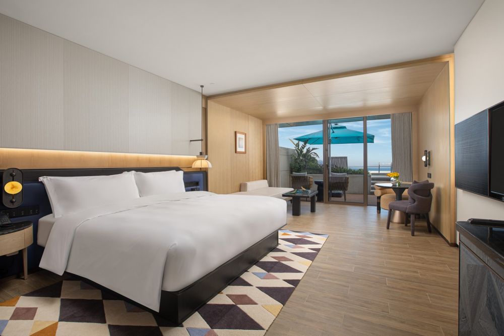 Premium Ocean View Outdoor Private Pool (1 king premium ocean view pool access), Voco Sanya Dadonghai 5*