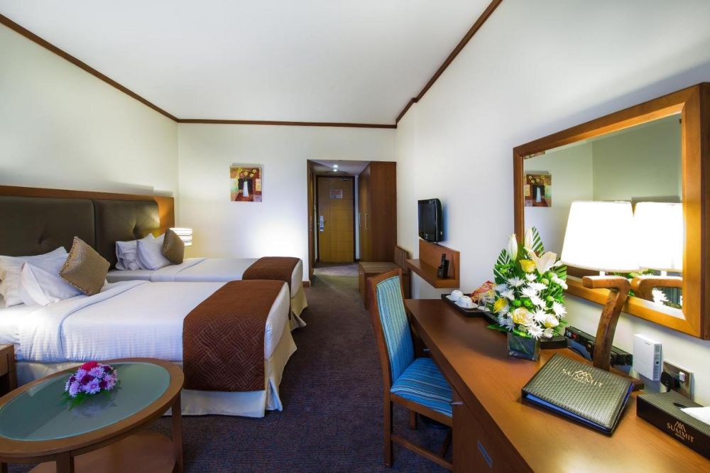 Family Room, Landmark Summit Hotel 4*