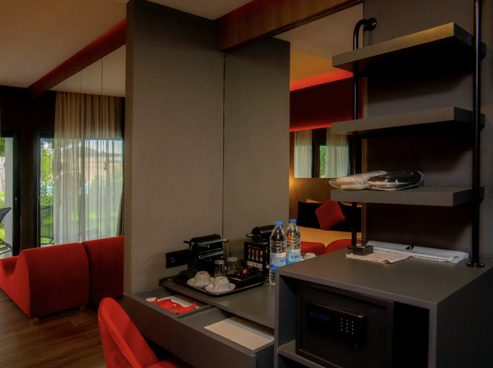 Red Room, Amon Hotels 4*