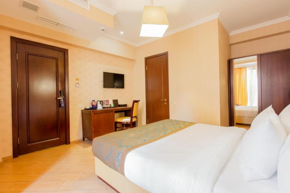 Budget (econom), KMM Hotel 4*