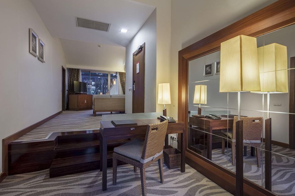 Family Lake House Ground Floor, Rixos Sungate 5*
