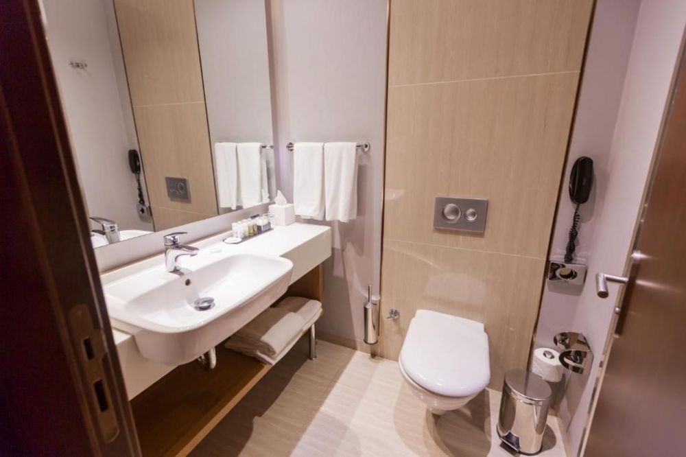 Улучшенный номер с видом на город/реку, Hayat Hospitality Oskemen 5*