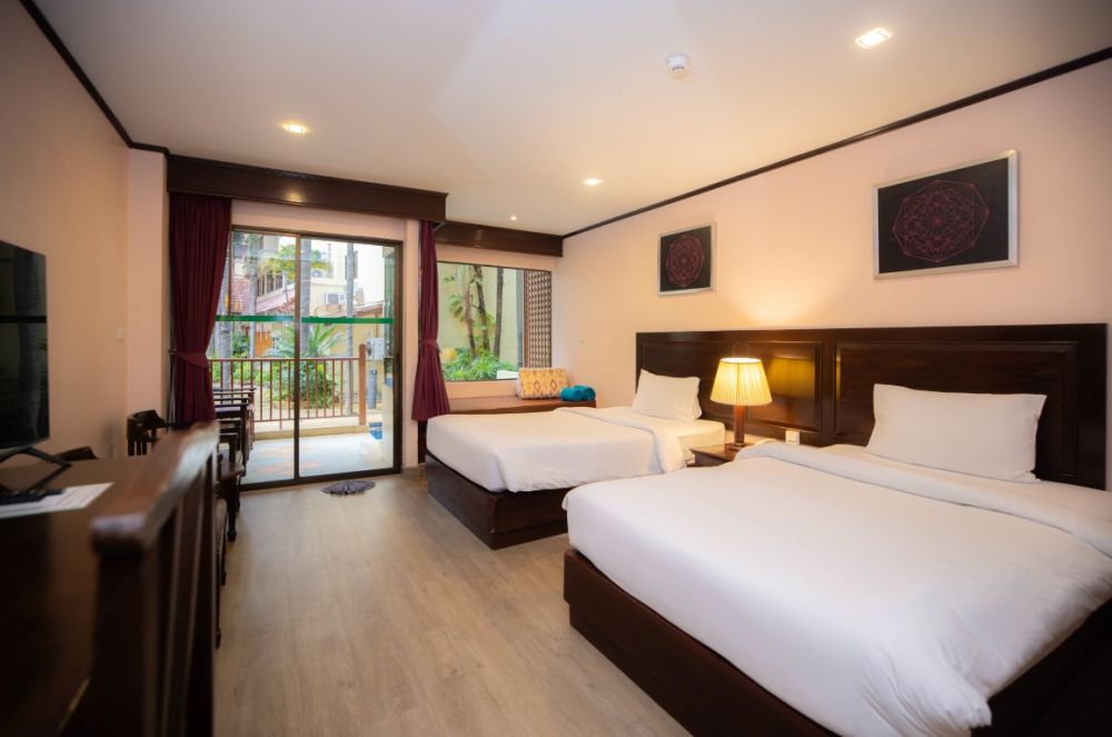Pool Side Access, Baumanburi Hotel 3*