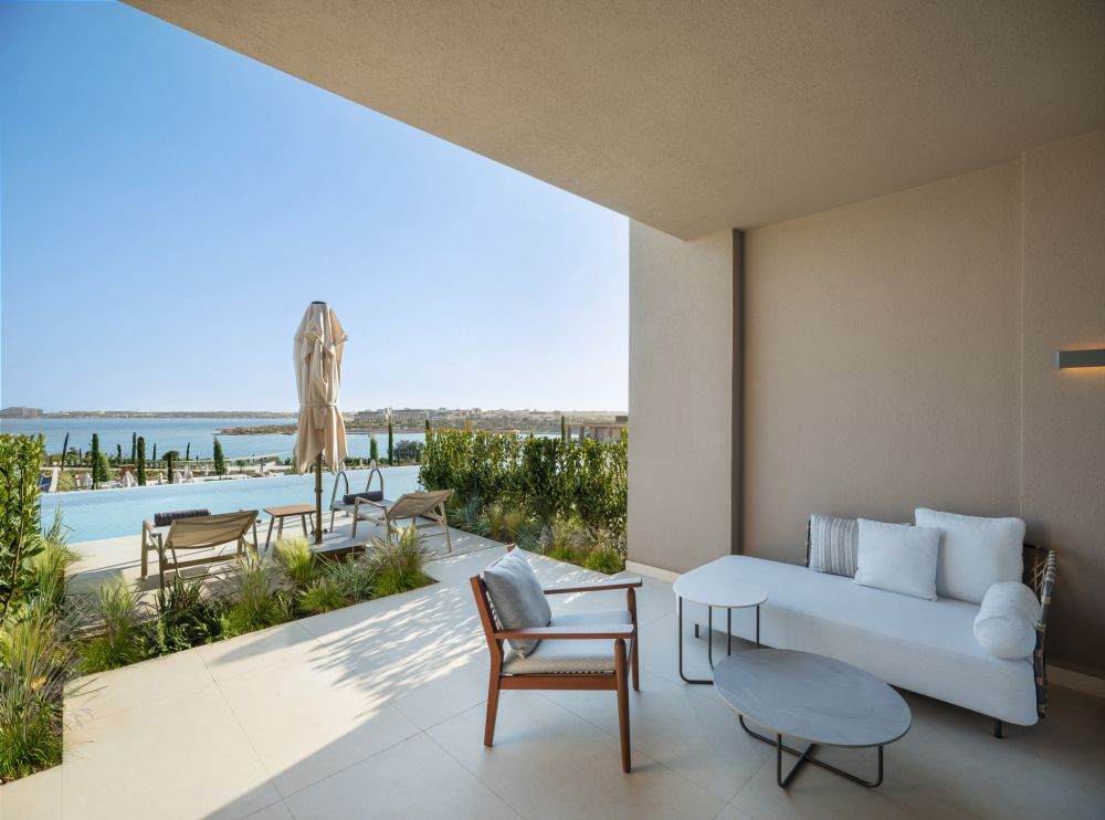 Family Deluxe Suite Swim-up Sea View, Akra Didim Resort & SPA 5*