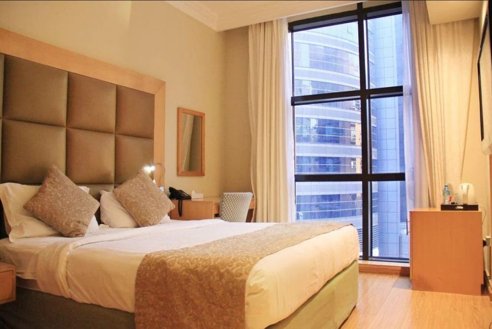 Superior Room (Standard Room), The Leela Hotel 4*