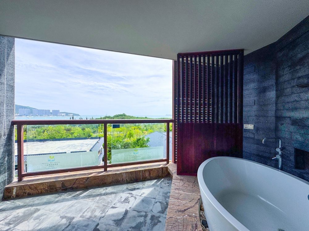 Luxury OV/ Luxury OV Family, Sanya Marina Sea View Hotel (ex.Marina Spa Hotel Sanya) 4*