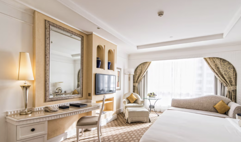 Grand Family Room, Al Habtoor Grand Resort, Autograph Collection 5*