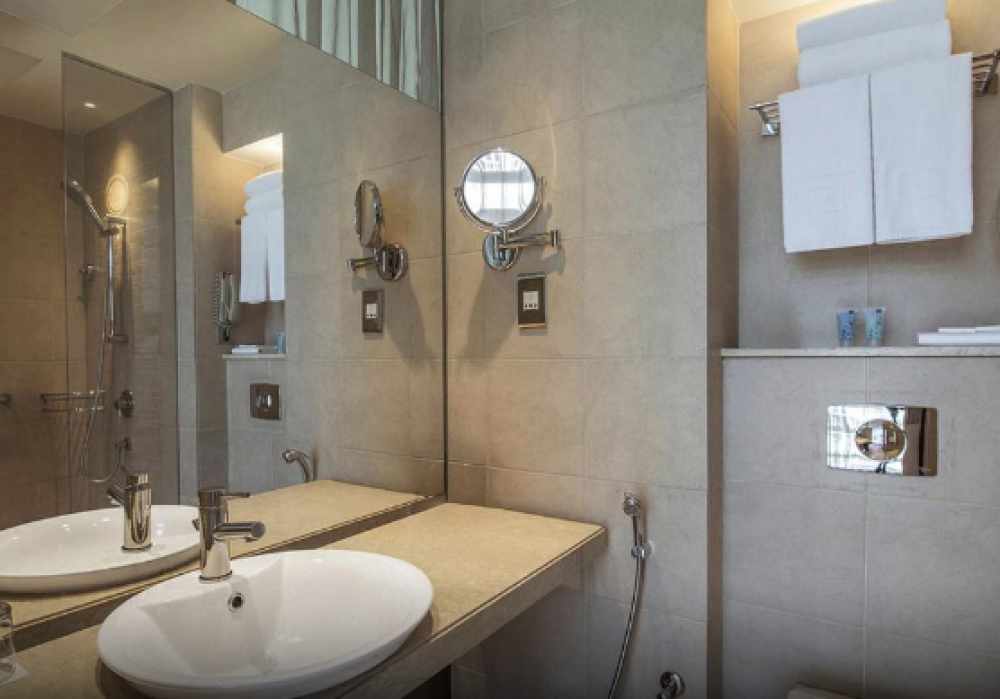 1 Queen Family Suite Plaza View, Yas Plaza Circuit (ex. Centro Yas Island Rotana) 4*
