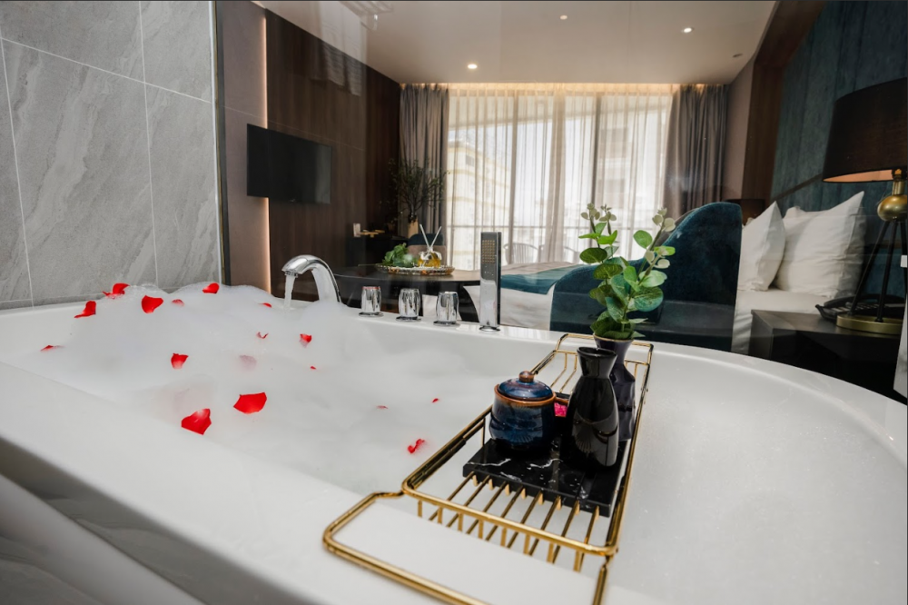Premium Deluxe SSV with/without balcony, Cicilia Hotel & Spa Danang 4*