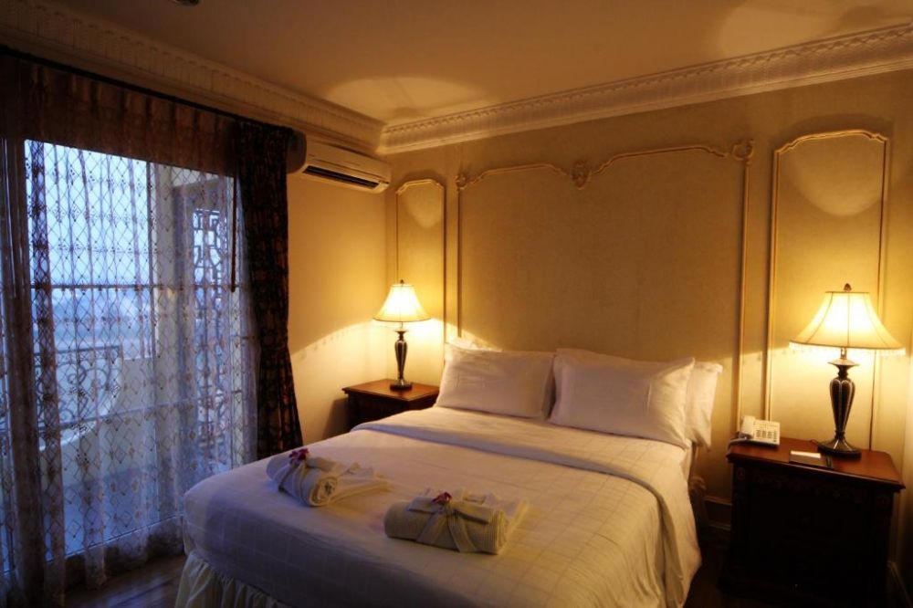 Grande Suite, Four Seasons Place 3+
