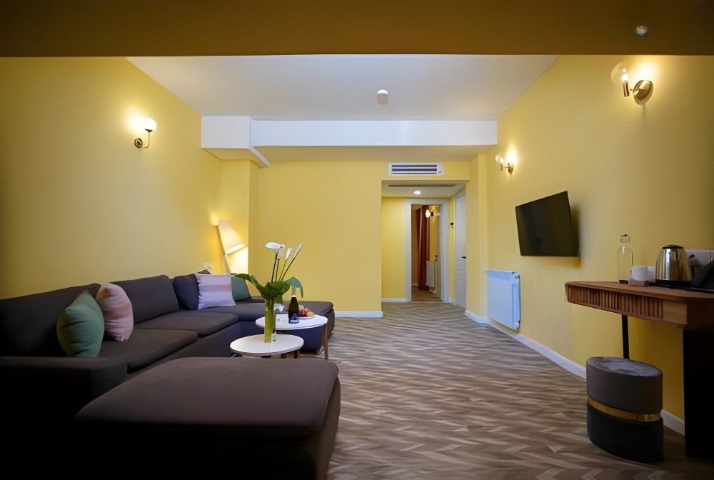 Luxe, Station 22 