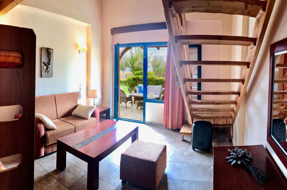 Maisonette Ground Floor, Village Mare 4*