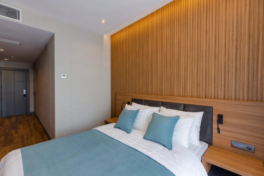 Standard Twin(City View/Back View), Monarch 4*