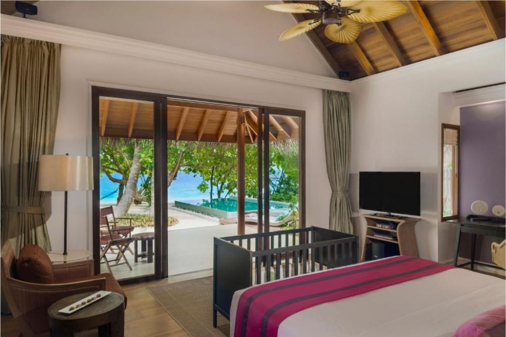 Beachfront Pool Villa, Dusit Thani Maldives 5*