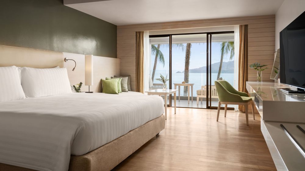 Deluxe Ocean Front Balcony (Ocean Front Wing), Amari Phuket 5*