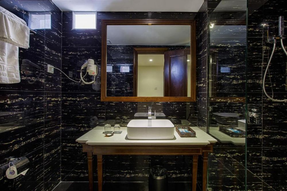 Grand Deluxe Partial OV, Adaline Hotel and Suite 4*