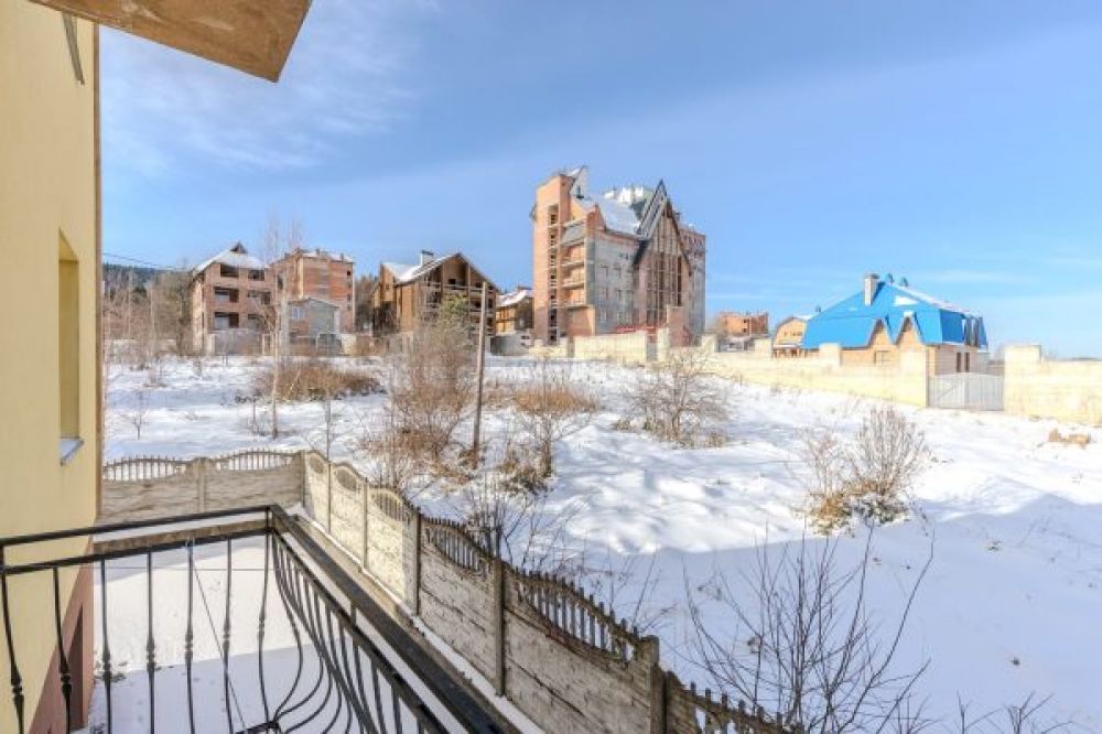 Стандарт с балконом, Юран 