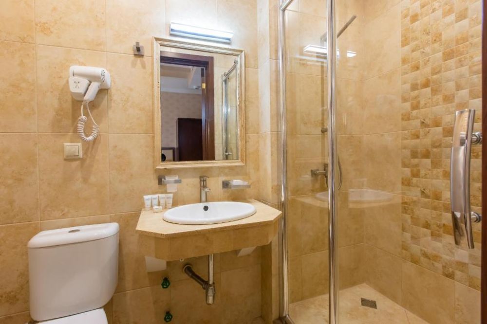 Budget (econom), KMM Hotel 4*