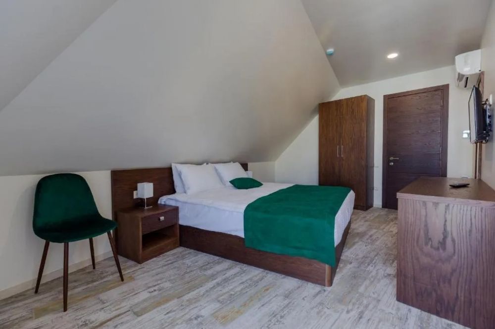 Family Room, Bloom 3*