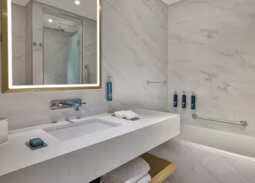 King Corner Room, Hilton Garden Inn Dubai Business Bay 4*