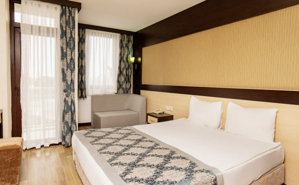 Legend Room, Amon Hotels 4*