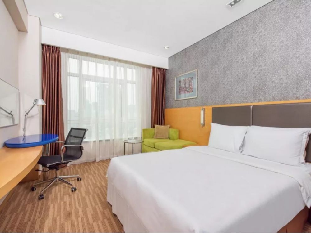Standard, Holiday Inn Express Beijing Dongzhimen 4*