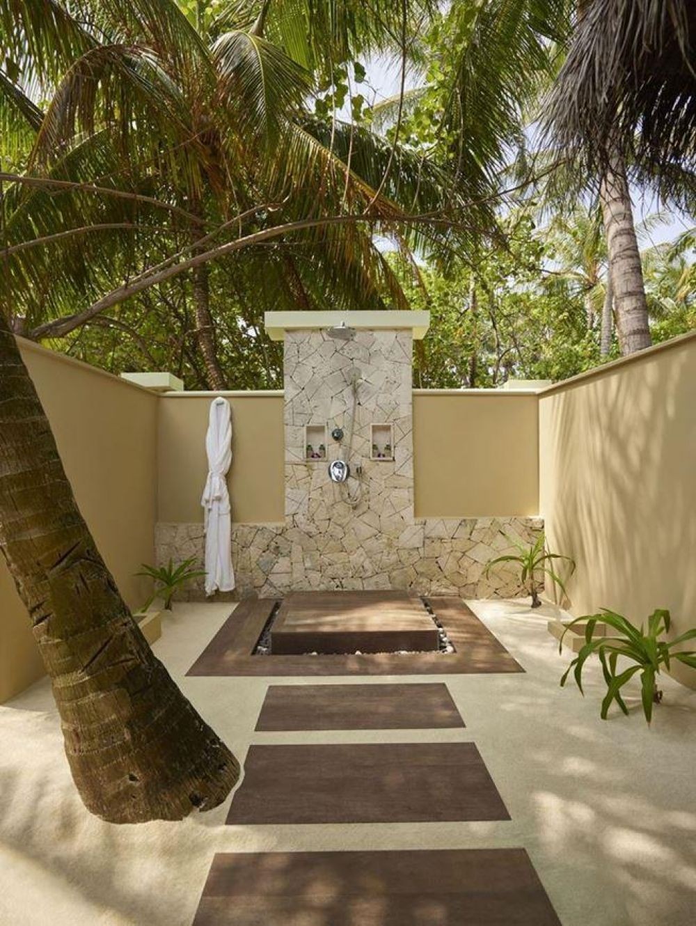 Sunrise Oceanfront Villa with Pool, Taj Exotica Resort & Spa 5*
