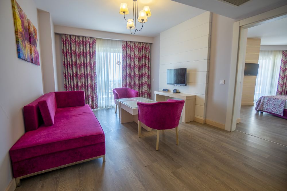 Family Room LV/SV, Sunmelia Beach 5*