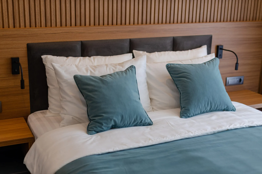 Standard Twin(City View/Back View), Monarch 4*