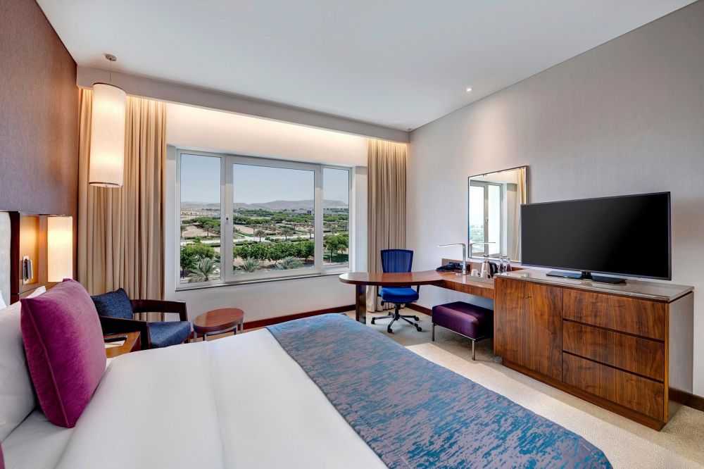 Standard, Crowne Plaza Muscat Ocec 5*