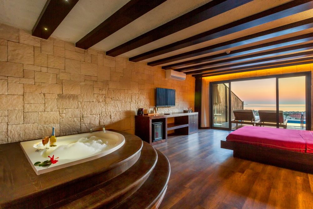 Grand Deluxe With Private Pool, Manaspark Deluxe Hotel 4*