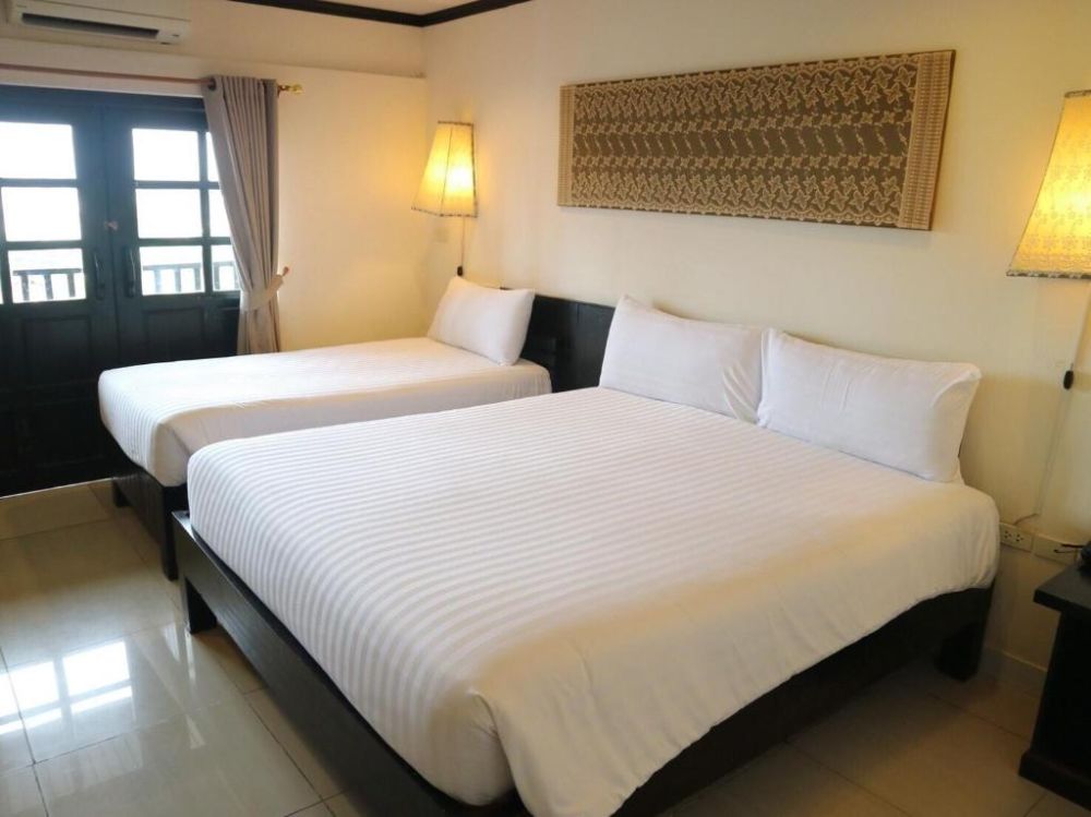 Deluxe Room, Golden Tulip Essential Pattaya 3*
