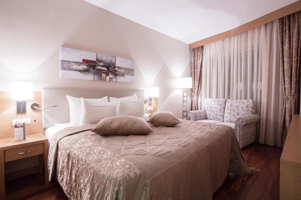 Люкс, Hayat Hospitality Oskemen 5*