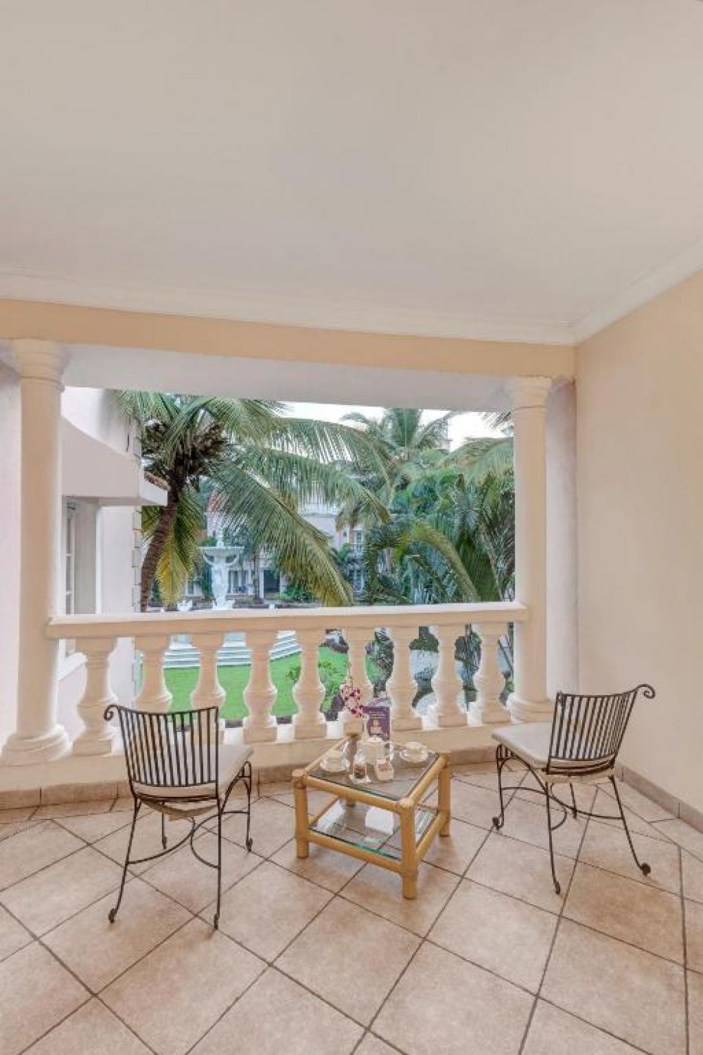 Standard AC (Hotel Unit), Club Mahindra Emerald Palms Resort 4*