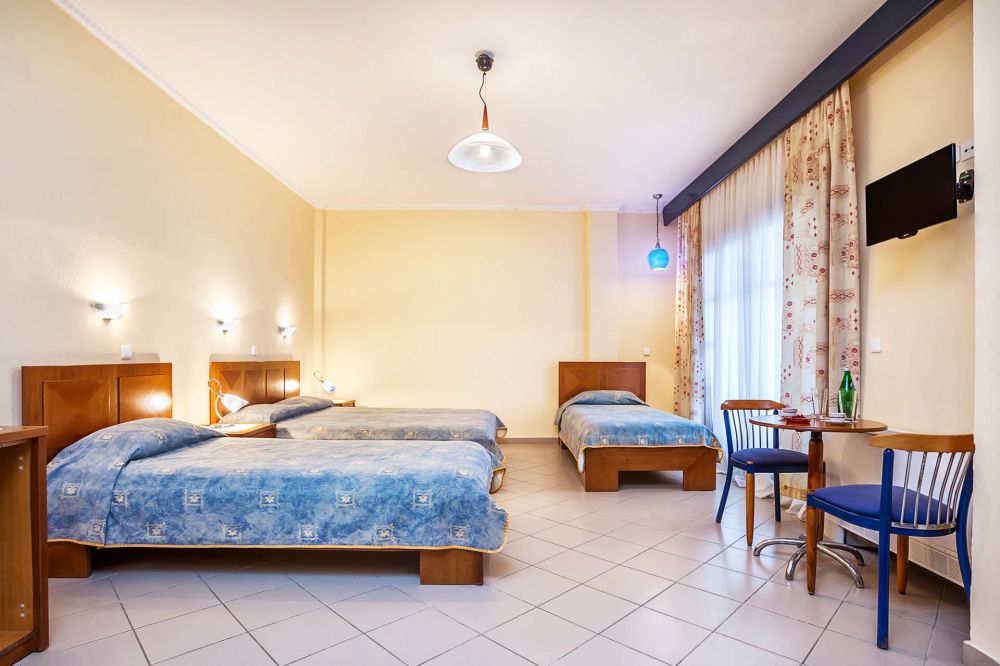 Family Room, Atrium 4*