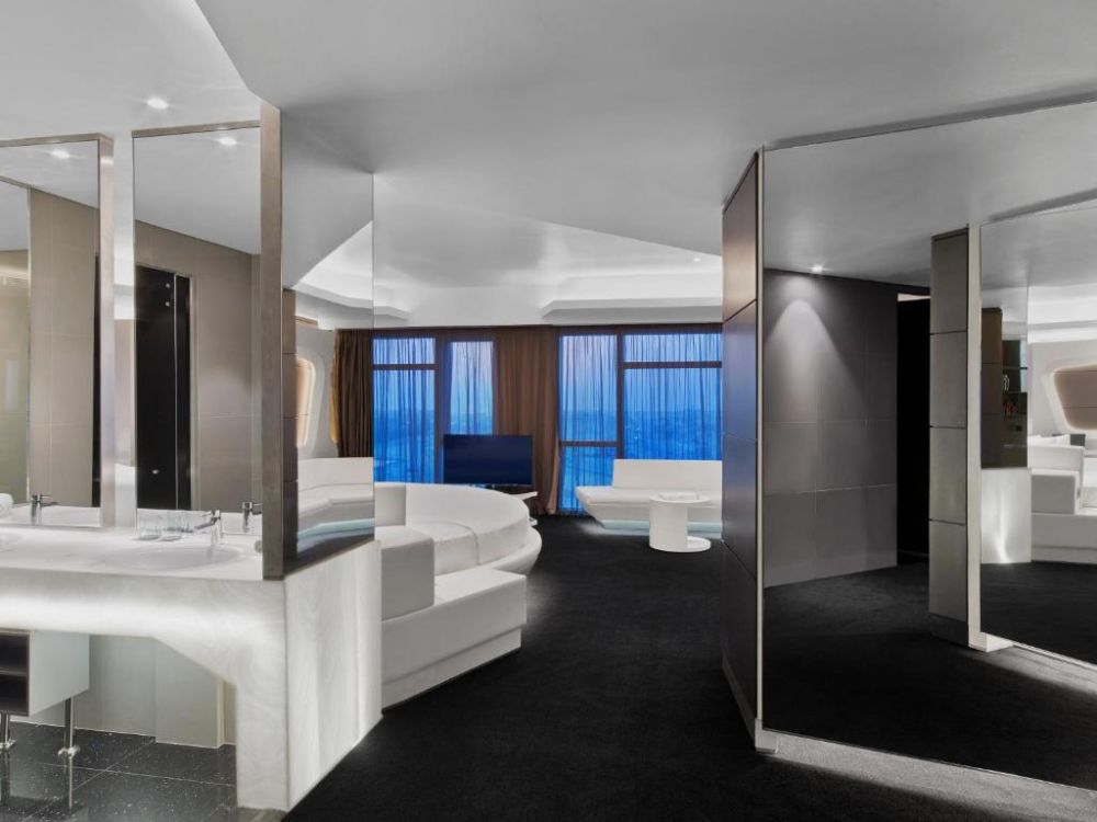 Round Bed Vantage Suite, V Hotel Curio Collection by Hilton (Adults Only 18+) 5*