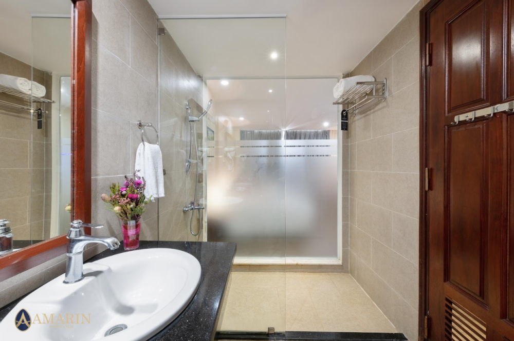 Deluxe Hill View/Ocean View with Balcony, Amarin Resort & Spa Phu Quoc 4*