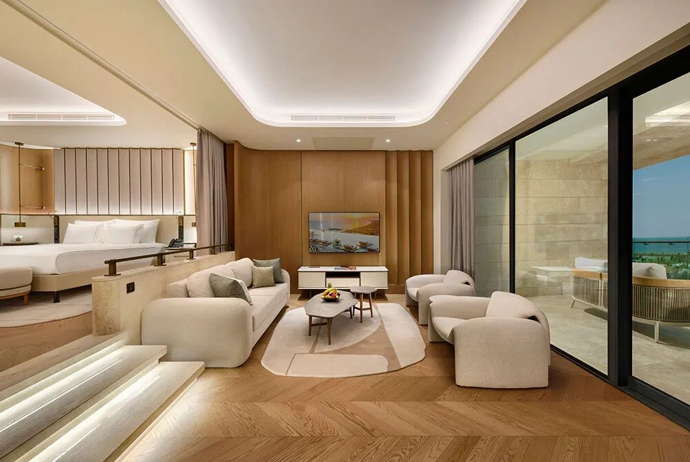 Seascape Suite, Regnum The Crown 5*